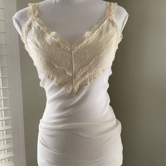 Abercrombie & Fitch Tops - ABERCROMBIE & FITCH Lace Cream Cami M